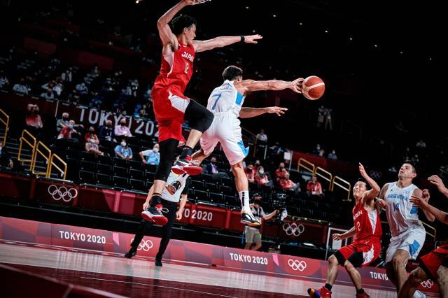 u8足球官网-妖卫准三双 老钻石23+10!阿根廷压哨挺进八强