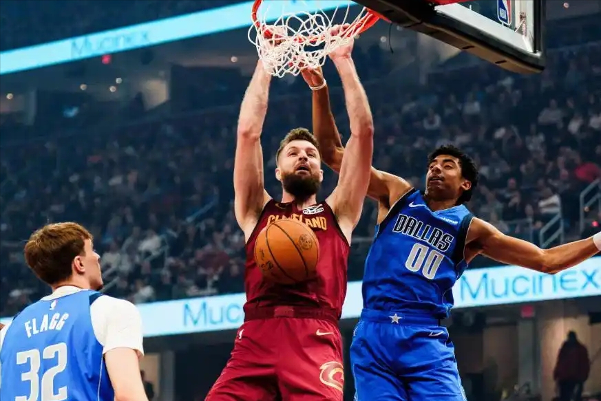 首秀24+8+6记三分!“黑八”功臣&6400万先生,哈登超级帮手来了